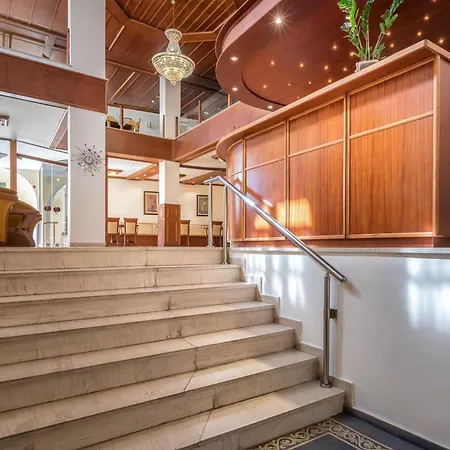 Diana מלון זקינטוס טאון