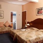 Hotel Diana